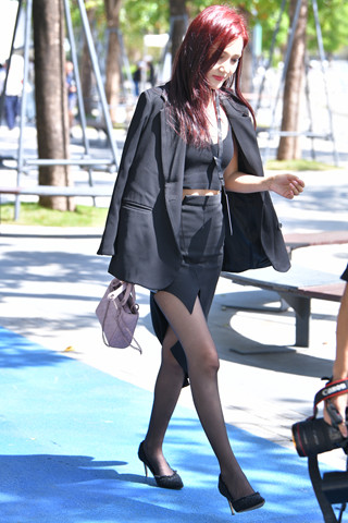 黑色裙嘿丝时尚美女 3